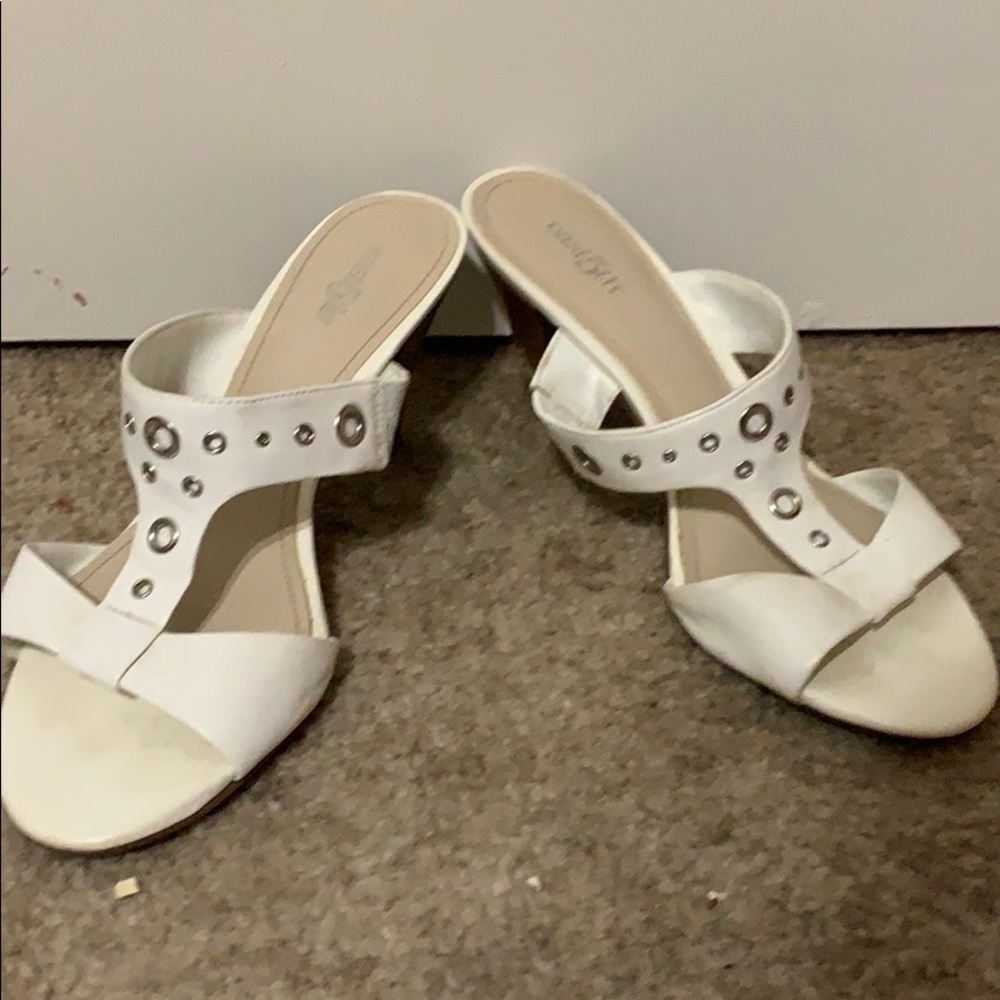 Low heeled shoe